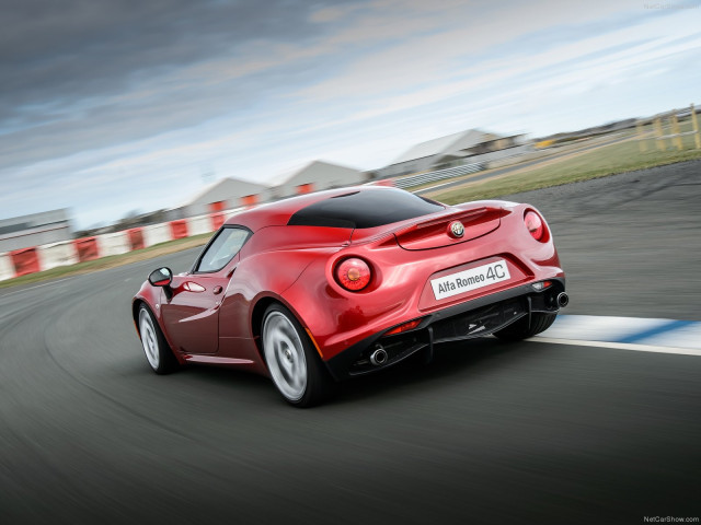 Alfa Romeo 4C фото