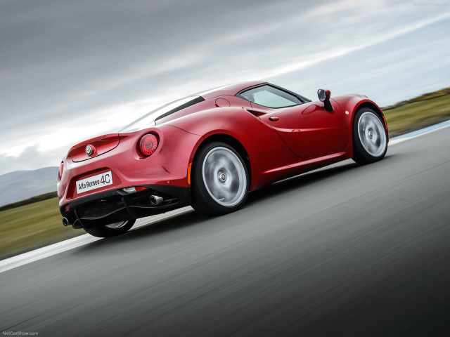 Alfa Romeo 4C фото