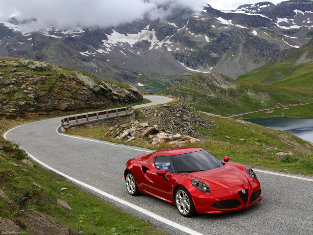 Alfa Romeo 4C фото