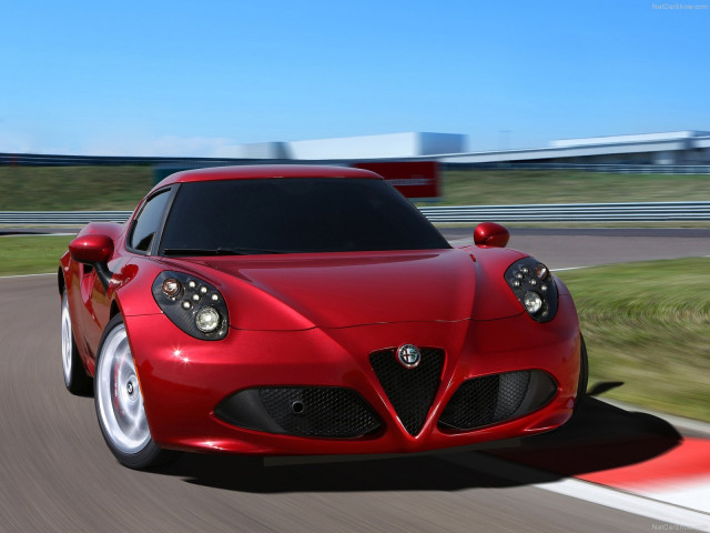 Alfa Romeo 4C фото