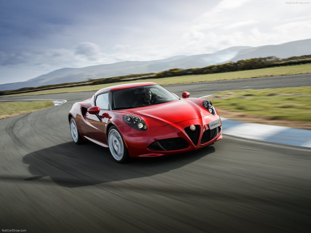 Alfa Romeo 4C фото