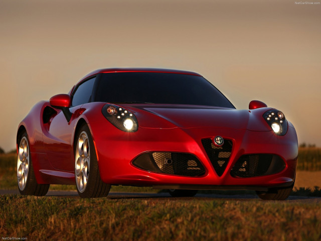 Alfa Romeo 4C фото