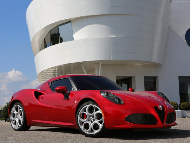 Alfa Romeo 4C фото