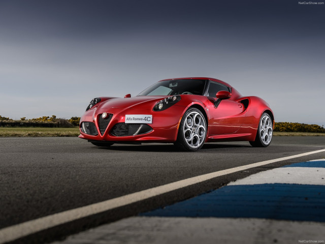 Alfa Romeo 4C фото