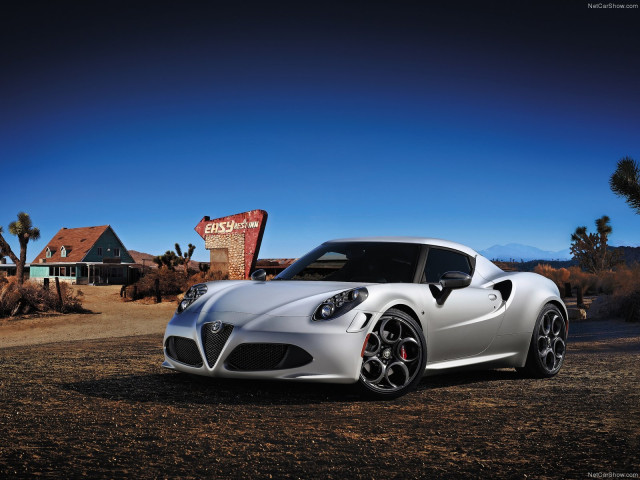 Alfa Romeo 4C фото