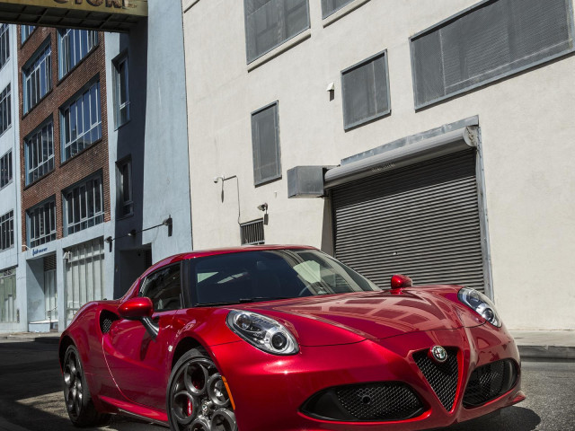 Alfa Romeo 4C фото