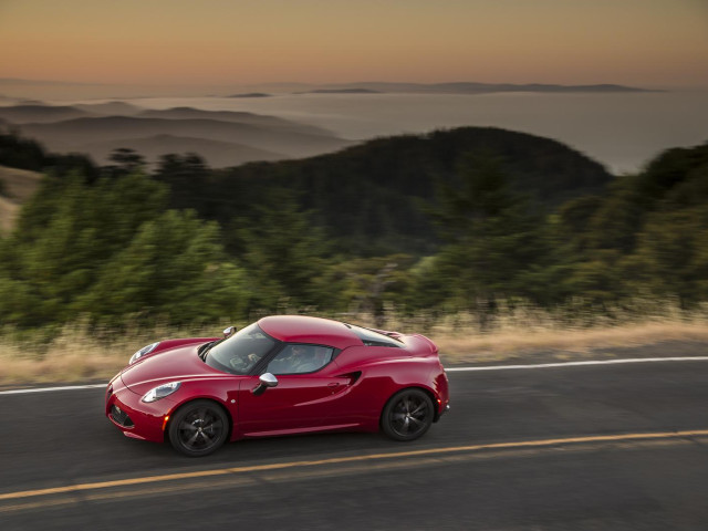 Alfa Romeo 4C фото