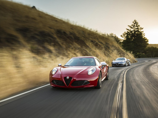 Alfa Romeo 4C фото