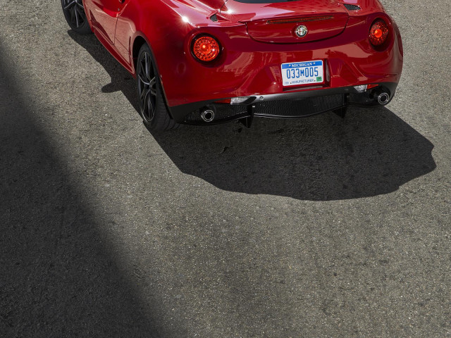 Alfa Romeo 4C фото