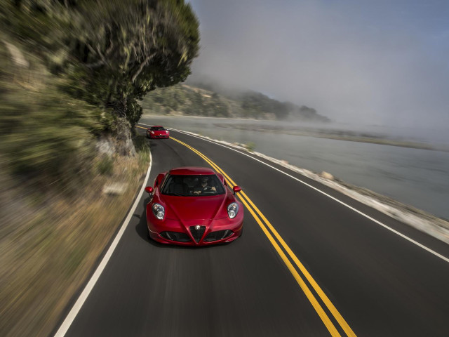 Alfa Romeo 4C фото