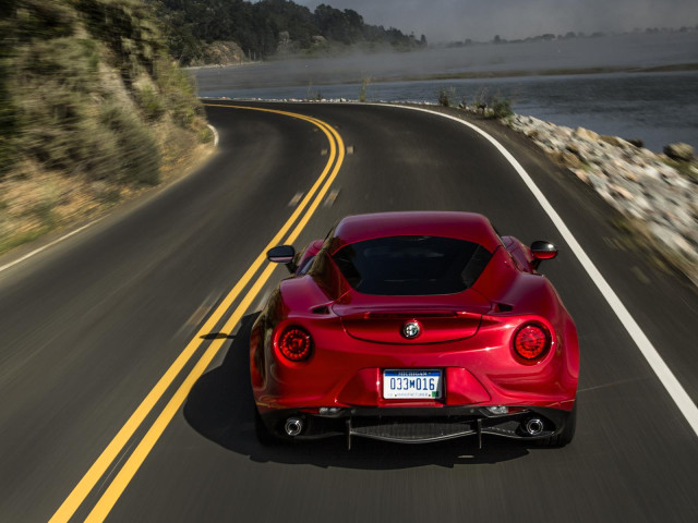 Alfa Romeo 4C фото