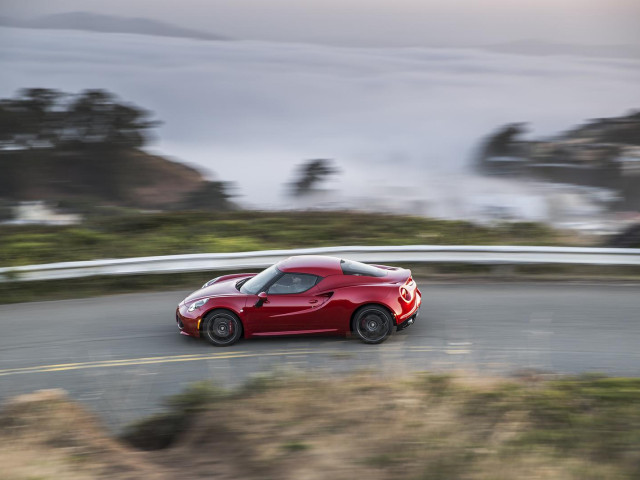 Alfa Romeo 4C фото