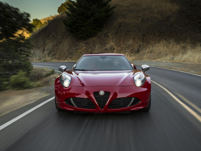 Alfa Romeo 4C фото