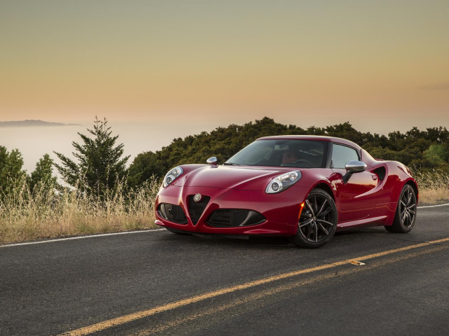 Alfa Romeo 4C фото