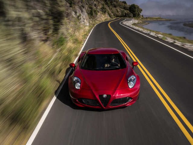 Alfa Romeo 4C фото