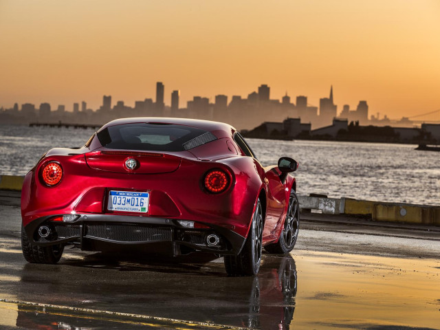 Alfa Romeo 4C фото