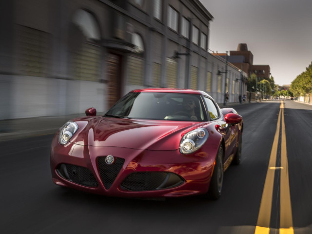 Alfa Romeo 4C фото