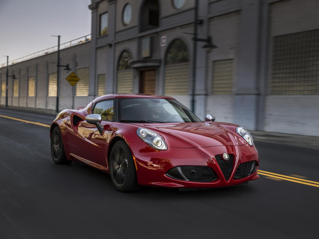 Alfa Romeo 4C фото