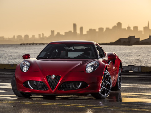 Alfa Romeo 4C фото