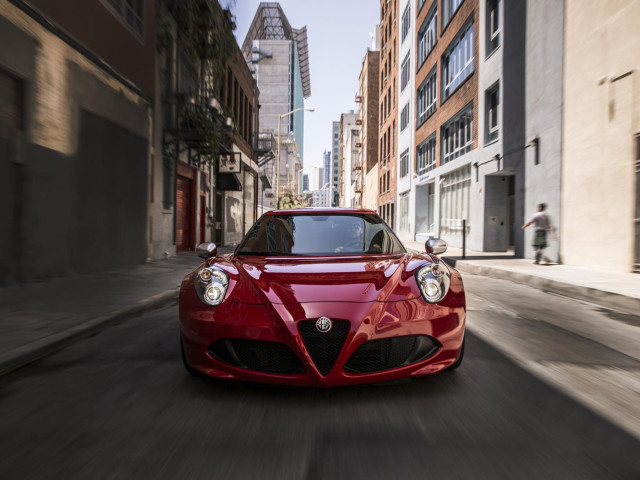 Alfa Romeo 4C фото