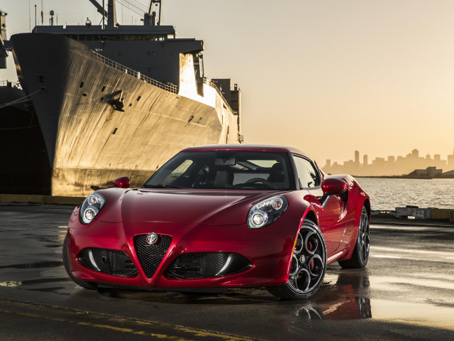 Alfa Romeo 4C фото