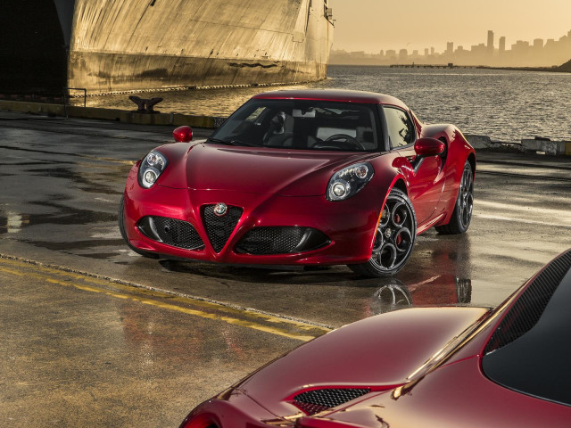 Alfa Romeo 4C фото