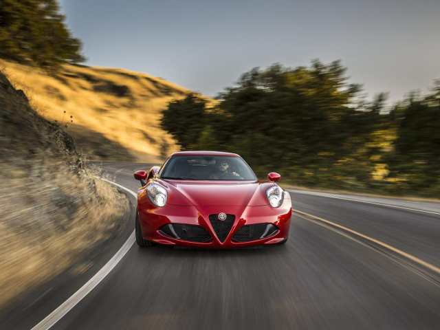 Alfa Romeo 4C фото