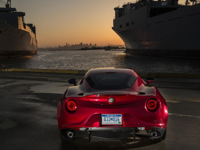 Alfa Romeo 4C фото