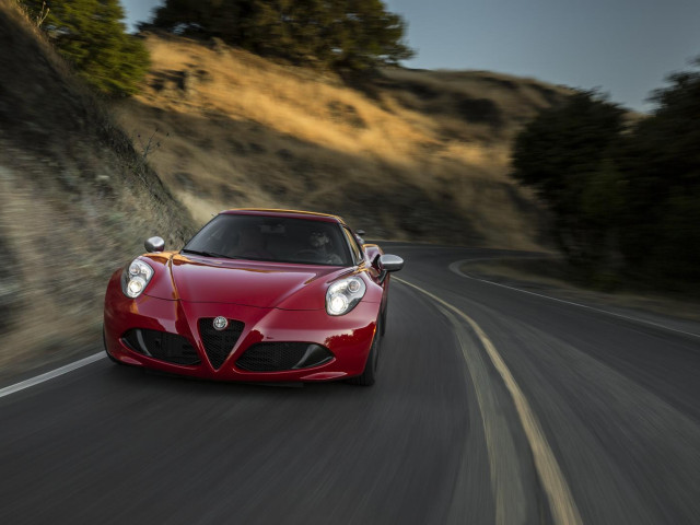 Alfa Romeo 4C фото