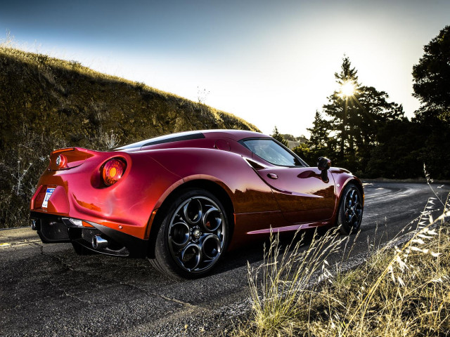 Alfa Romeo 4C фото