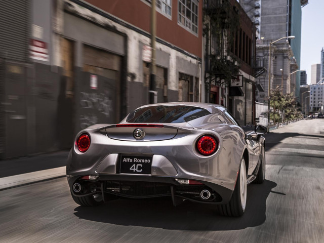 Alfa Romeo 4C фото