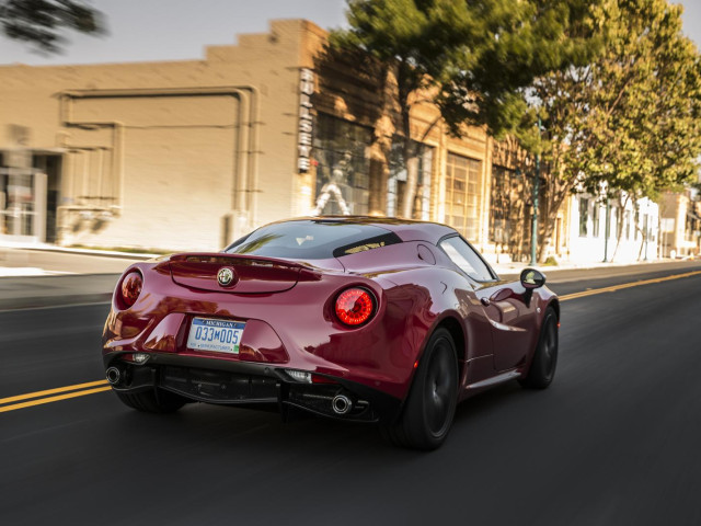 Alfa Romeo 4C фото