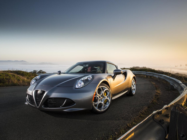 Alfa Romeo 4C фото