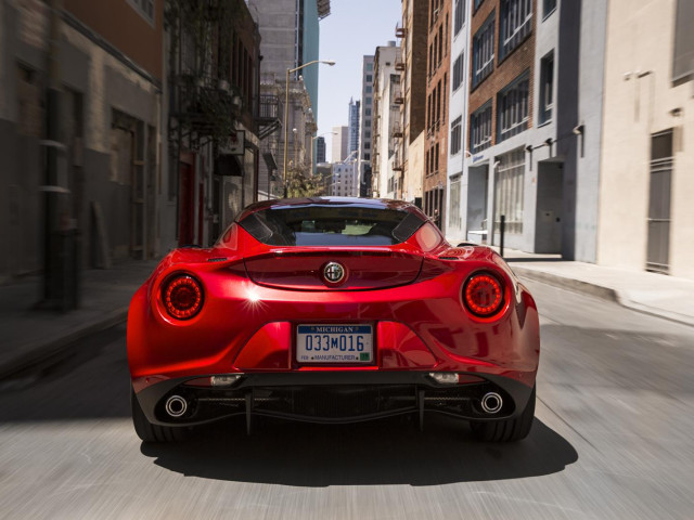 Alfa Romeo 4C фото