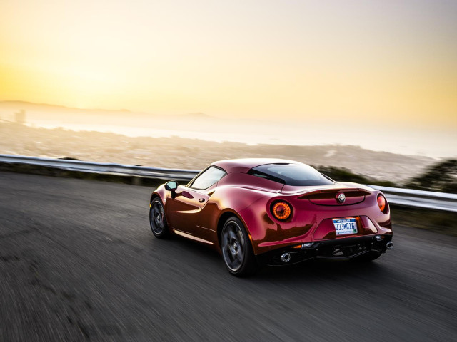 Alfa Romeo 4C фото