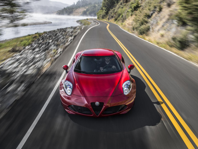 Alfa Romeo 4C фото