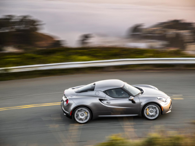 Alfa Romeo 4C фото