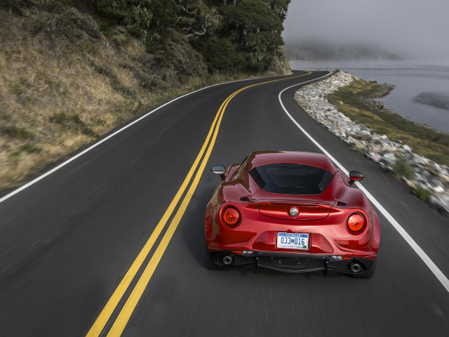 Alfa Romeo 4C фото