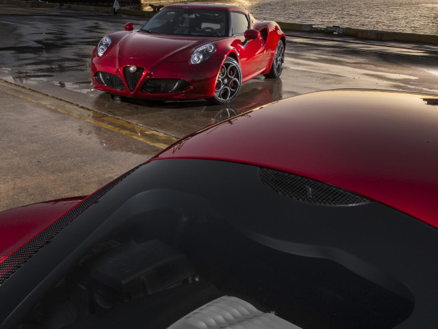 Alfa Romeo 4C фото