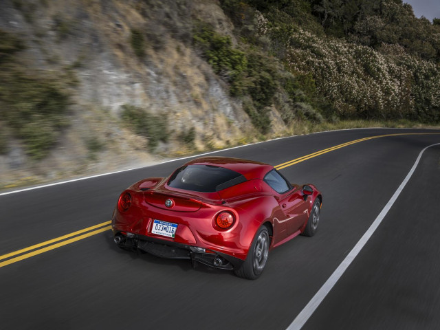 Alfa Romeo 4C фото