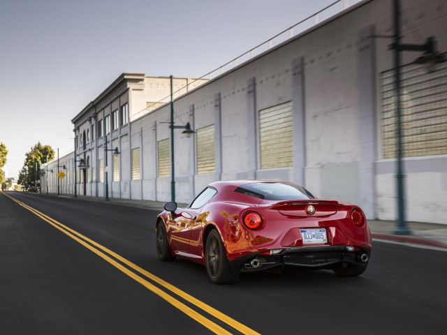 Alfa Romeo 4C фото