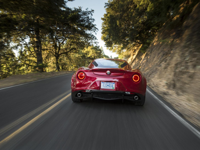 Alfa Romeo 4C фото