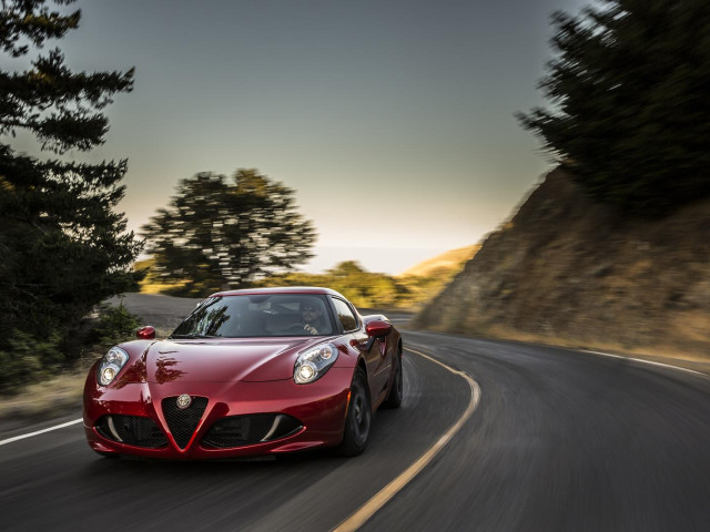 Alfa Romeo 4C фото