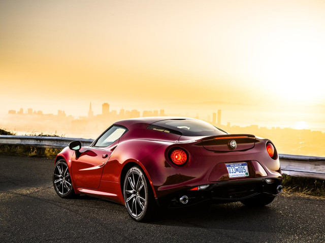 Alfa Romeo 4C фото