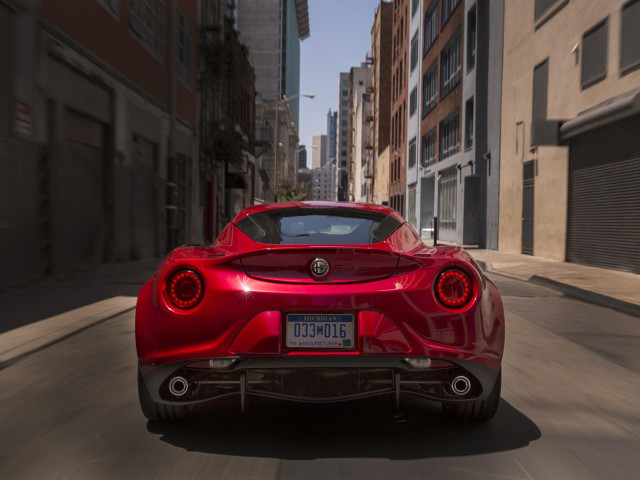 Alfa Romeo 4C фото