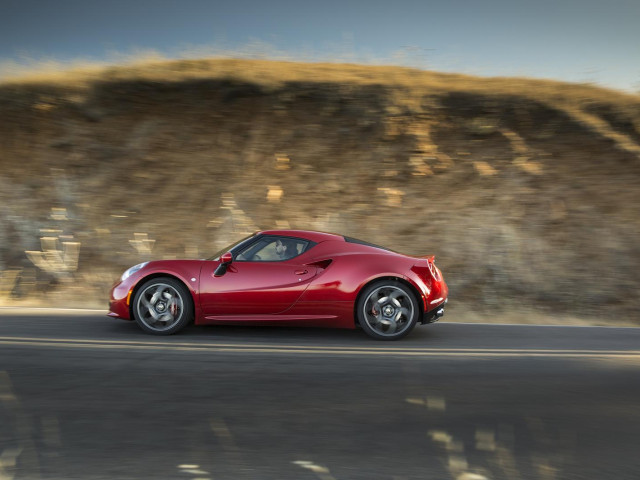 Alfa Romeo 4C фото