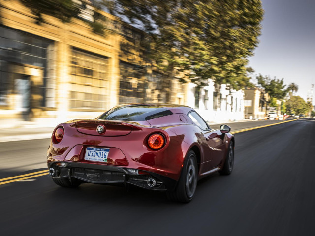 Alfa Romeo 4C фото