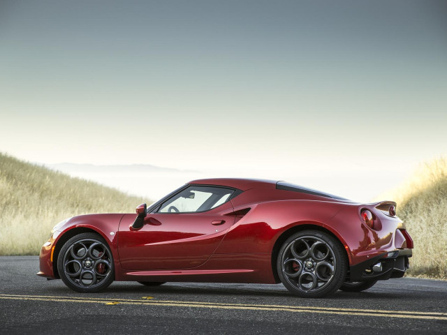 Alfa Romeo 4C фото