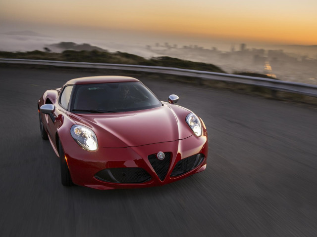 Alfa Romeo 4C фото