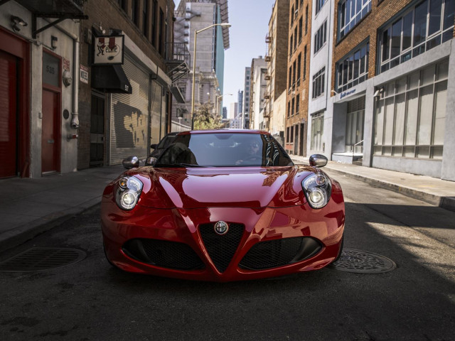 Alfa Romeo 4C фото